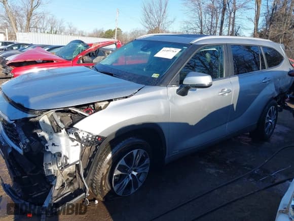 ✅ 2024 Toyota Highlander Hybrid XLE • VIN: 5TDKBRCH6RS612934 • Lot: 41409765. Wystawiony na IAAI z przebiegiem 18 076 mil. Bezpłatny archiwum sprzedaży aukcyjnych z USA i szczegółowy raport historii pojazdu na DreamBid. Zdjęcie 6.