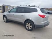 ✅ 2011 Chevrolet Traverse 1LT • VIN: 1GNKVGED9BJ215783 • Lot: 43523570. Wystawiony na IAAI z przebiegiem 271 706 mil. Bezpłatny archiwum sprzedaży aukcyjnych z USA i szczegółowy raport historii pojazdu na DreamBid. Zdjęcie 3.