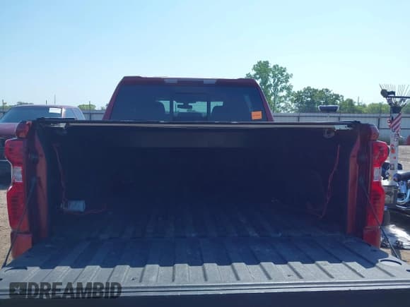 ✅ 2019 Chevrolet Silverado 1500 LT • VIN: 1GCUYDED0KZ156731 • Lot: 43013452. Wystawiony na IAAI z przebiegiem 61 357 mil. Bezpłatny archiwum sprzedaży aukcyjnych z USA i szczegółowy raport historii pojazdu na DreamBid. Zdjęcie 17.