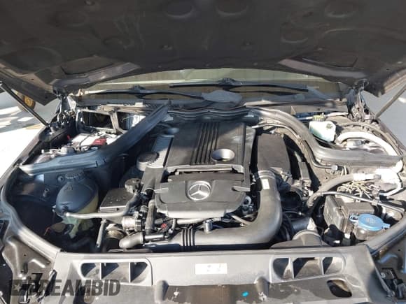 ✅ 2013 Mercedes-Benz C 250 • VIN: WDDGJ4HB8DF988565 • Lot: 43863791. Wystawiony na IAAI z przebiegiem 131 827 mil. Bezpłatny archiwum sprzedaży aukcyjnych z USA i szczegółowy raport historii pojazdu na DreamBid. Zdjęcie 10.