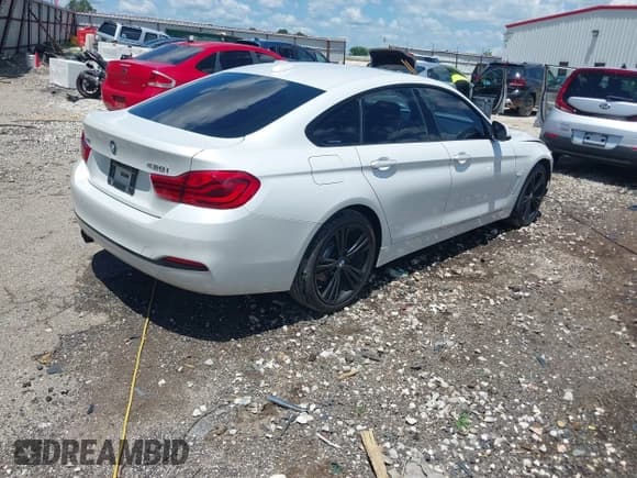 ✅ 2018 BMW 4 Series 430i xDrive • VIN: WBA4J3C5XJBL04818 • Lot: 42683902. Wystawiony na IAAI z przebiegiem 126 687 mil. Bezpłatny archiwum sprzedaży aukcyjnych z USA i szczegółowy raport historii pojazdu na DreamBid. Zdjęcie 4.