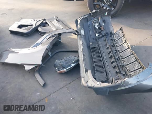 ✅ 2018 Jeep Compass Altitude • VIN: 3C4NJCBB0JT266612 • Lot: 43595411. Listed on IAAI with 85,420 mi. Free auction sales archive from the USA and detailed vehicle history report at DreamBid. Image 12.