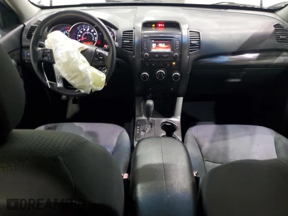 ✅ 2013 Kia Sorento LX • VIN: 5XYKT3A62DG370466 • Lot: 90441465. Listed on Copart with 118,972 mi. Free auction sales archive from the USA and detailed vehicle history report at DreamBid. Image 8.