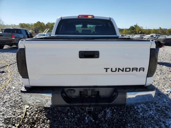 ✅ 2017 Toyota Tundra SR5 • VIN: 5TFDW5F19HX659761 • Лот: 85389335. Опубликован ранее на Copart с пробегом 241 402 миль. Бесплатный доступ к архиву аукционных продаж из США и подробный отчёт об истории автомобиля на DreamBid. Изображение 6.