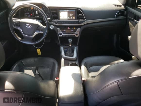 ✅ 2017 Hyundai Elantra SE • VIN: KMHD84LF6HU174611 • Lot: 85322915. Wystawiony na Copart z przebiegiem 138 988 mil. Bezpłatny archiwum sprzedaży aukcyjnych z USA i szczegółowy raport historii pojazdu na DreamBid. Zdjęcie 8.