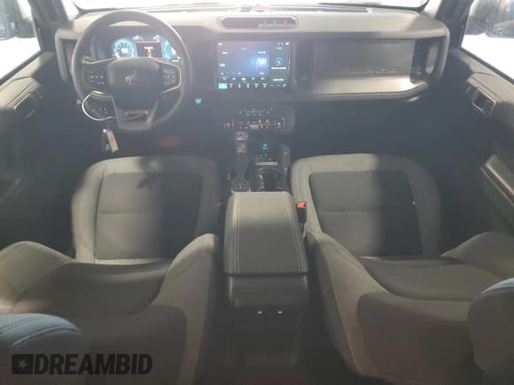 ✅ 2025 Ford Bronco Big Bend • VIN: 1FMDE7BH4SLA43087 • Лот: 89469565. Опубликован ранее на Copart с пробегом 10 488 миль. Бесплатный доступ к архиву аукционных продаж из США и подробный отчёт об истории автомобиля на DreamBid. Изображение 8.