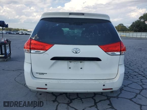 ✅ 2012 Toyota Sienna • VIN: 5TDZK3DC2CS184186 • Lot: 71013535. Listed on Copart with 172,772 mi. Free auction sales archive from the USA and detailed vehicle history report at DreamBid. Image 6.