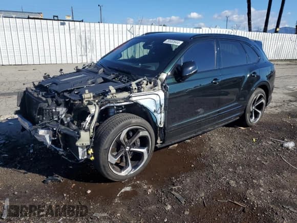 ✅ 2022 Bentley Bentayga V8 • VIN: SJAAM2ZV6NC016276 • Lot: 39583644. Wystawiony na Copart z przebiegiem 5 412 mil. Bezpłatny archiwum sprzedaży aukcyjnych z USA i szczegółowy raport historii pojazdu na DreamBid. Zdjęcie 1.