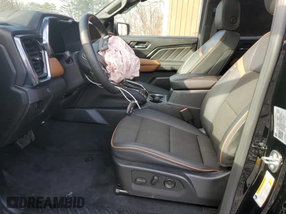 ✅ 2024 GMC Canyon 4WD AT4 • VIN: 1GTP6DEK2R1180037 • Lot: 85656994. Wystawiony na Copart z przebiegiem 7 565 mil. Bezpłatny archiwum sprzedaży aukcyjnych z USA i szczegółowy raport historii pojazdu na DreamBid. Zdjęcie 7.