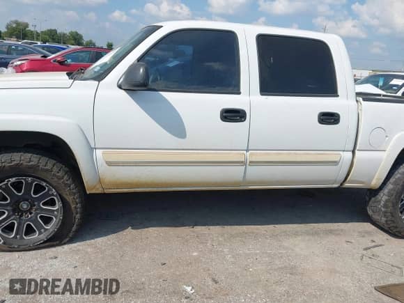 2006 Chevrolet Silverado 1500 LT1 с VIN 2GCEK13Z661295201, выставлен на аукционе IAAI как лот 43230449 с пробегом 245 861 миль миль и . История ставок и продаж доступна на DreamBid. Изображение 14.