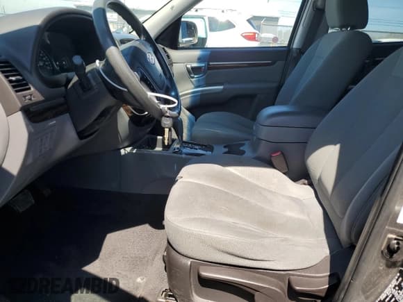 ✅ 2011 Hyundai Santa Fe GLS • VIN: 5XYZGDAG9BG053511 • Lot: 58947674. Listed on Copart with 221,929 mi. Free auction sales archive from the USA and detailed vehicle history report at DreamBid. Image 7.