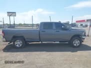 ✅ 2022 Ram 2500 Tradesman • VIN: 3C6UR5HJ2NG111757 • Lot: 41537105. Wystawiony na IAAI z przebiegiem 64 589 mil. Bezpłatny archiwum sprzedaży aukcyjnych z USA i szczegółowy raport historii pojazdu na DreamBid. Zdjęcie 14.