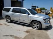 ✅ 2018 Chevrolet Suburban Premier • VIN: 1GNSCJKC1JR141404 • Lot: 54263705. Wystawiony na Copart z przebiegiem 200 571 mil. Bezpłatny archiwum sprzedaży aukcyjnych z USA i szczegółowy raport historii pojazdu na DreamBid. Zdjęcie 4.