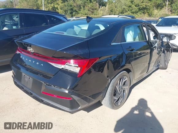 ✅ 2025 Hyundai Elantra SEL Convenience • VIN: KMHLS4DGXSU935782 • Лот: 43507597. Опубликован ранее на IAAI с пробегом 19 234 миль. Бесплатный доступ к архиву аукционных продаж из США и подробный отчёт об истории автомобиля на DreamBid. Изображение 4.