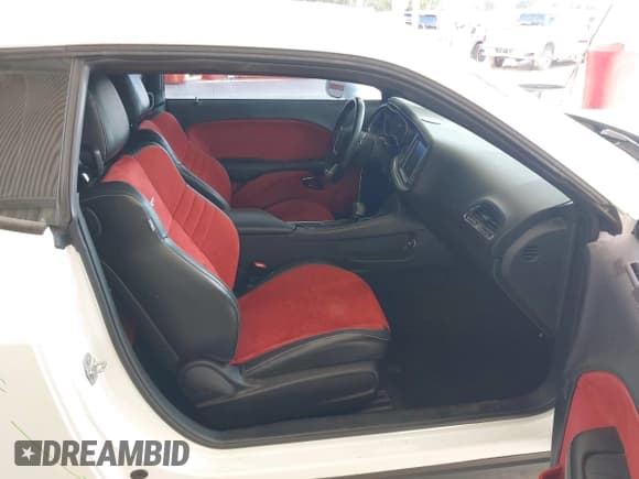 ✅ 2016 Dodge Challenger SRT Hellcat • VIN: 2C3CDZC99GH200224 • Lot: 43442618. Wystawiony na IAAI z przebiegiem 56 715 mil. Bezpłatny archiwum sprzedaży aukcyjnych z USA i szczegółowy raport historii pojazdu na DreamBid. Zdjęcie 5.