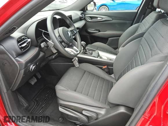 ✅ 2024 Dodge Hornet GT • VIN: ZACNDFAN1R3A42621 • Lot: 70689685. Wystawiony na Copart z przebiegiem 22 898 mil mil. Skorzystaj z bezpłatnego archiwum sprzedaży aukcyjnych z USA i zobacz szczegółowy raport historii pojazdu na DreamBid. Zdjęcie 7.