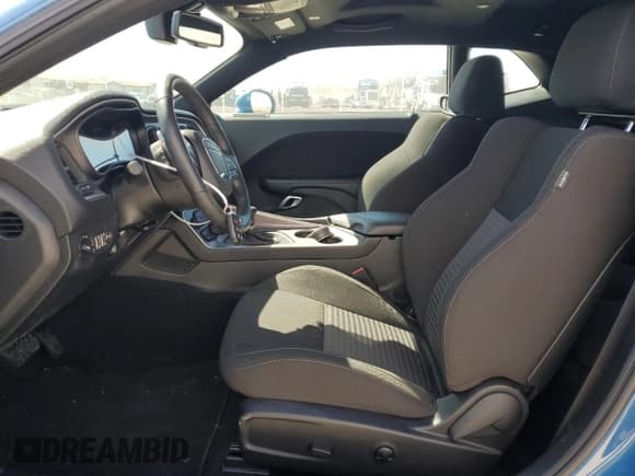 ✅ 2022 Dodge Challenger GT • VIN: 2C3CDZKG0NH182449 • Lot: 68214603. Wystawiony na Copart z przebiegiem 7 436 mil. Bezpłatny archiwum sprzedaży aukcyjnych z USA i szczegółowy raport historii pojazdu na DreamBid. Zdjęcie 7.