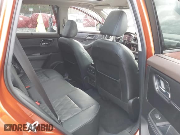 ✅ 2022 Nissan Rogue Platinum • VIN: JN8BT3DD8NW272318 • Lot: 43541281. Wystawiony na IAAI z przebiegiem 44 425 mil. Bezpłatny archiwum sprzedaży aukcyjnych z USA i szczegółowy raport historii pojazdu na DreamBid. Zdjęcie 8.