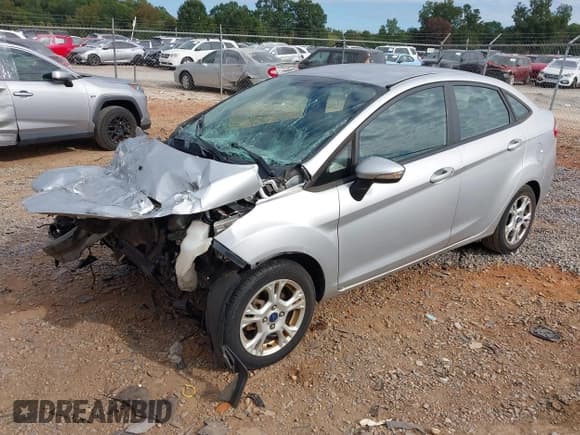 ✅ 2015 Ford Fiesta SE • VIN: 3FADP4BJ2FM189661 • Lot: 43244751. Wystawiony na IAAI z przebiegiem 82 772 mil. Bezpłatny archiwum sprzedaży aukcyjnych z USA i szczegółowy raport historii pojazdu na DreamBid. Zdjęcie 17.