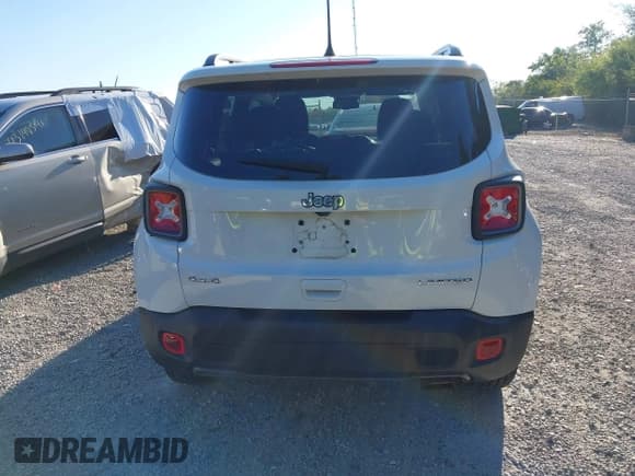 ✅ 2021 Jeep Renegade Limited • VIN: ZACNJDD17MPM71721 • Lot: 43160419. Wystawiony na IAAI z przebiegiem 48 818 mil. Bezpłatny archiwum sprzedaży aukcyjnych z USA i szczegółowy raport historii pojazdu na DreamBid. Zdjęcie 17.