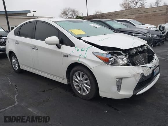 ✅ 2014 Toyota Prius • VIN: JTDKN3DP3E3057821 • Lot: 41880152. Listed on IAAI with 84,000 mi. Free auction sales archive from the USA and detailed vehicle history report at DreamBid. Image 1.