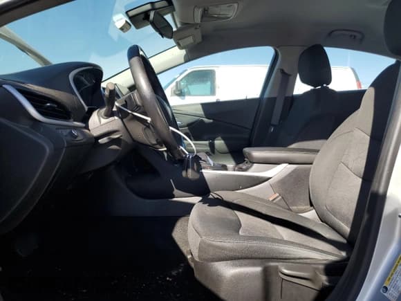 ✅ 2017 Chevrolet Volt LT • VIN: 1G1RC6S54HU110170 • Lot: 71045504. Wystawiony na Copart z przebiegiem 95 694 mil. Bezpłatny archiwum sprzedaży aukcyjnych z USA i szczegółowy raport historii pojazdu na DreamBid. Zdjęcie 7.