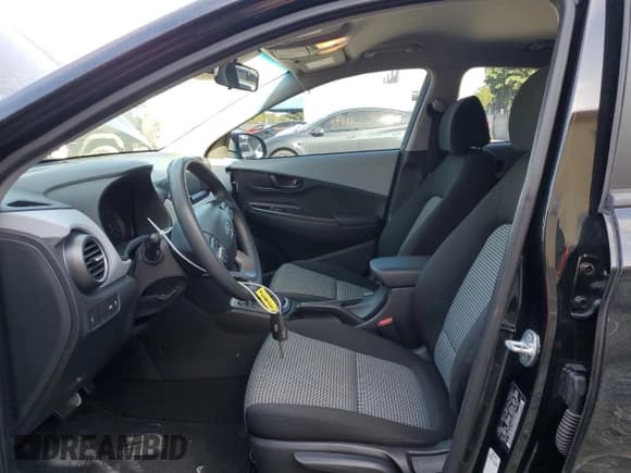 ✅ 2021 Hyundai Kona SE • VIN: KM8K12AA5MU641003 • Лот: 79708843. Опубликован ранее на Copart с пробегом 41 852 миль. Бесплатный доступ к архиву аукционных продаж из США и подробный отчёт об истории автомобиля на DreamBid. Изображение 7.