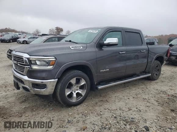✅ 2019 Ram 1500 Laramie • VIN: 1C6SRFJT2KN734498 • Lot: 82745235. Wystawiony na Copart z przebiegiem 119 499 mil. Bezpłatny archiwum sprzedaży aukcyjnych z USA i szczegółowy raport historii pojazdu na DreamBid. Zdjęcie 1.