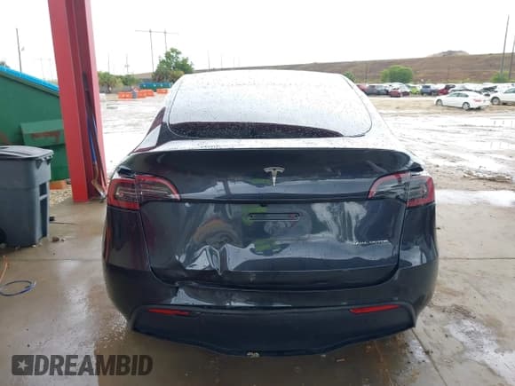 ✅ 2024 Tesla Model Y Long Range • VIN: 7SAYGAEE3RF039918 • Lot: 42245381. Wystawiony na IAAI z przebiegiem 23 888 mil. Bezpłatny archiwum sprzedaży aukcyjnych z USA i szczegółowy raport historii pojazdu na DreamBid. Zdjęcie 17.