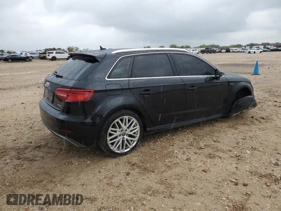 ✅ 2018 Audi A3 e-tron Sportback Premium Plus • VIN: WAUTPBFF1JA079414 • Лот: 81310934. Опубликован ранее на Copart с пробегом 121 587 миль. Бесплатный доступ к архиву аукционных продаж из США и подробный отчёт об истории автомобиля на DreamBid. Изображение 3.