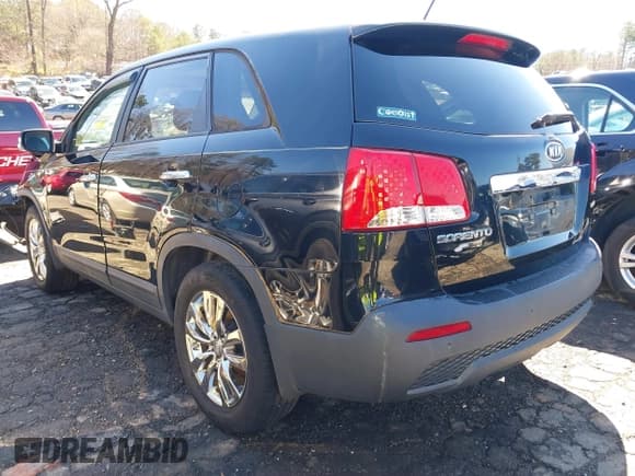 ✅ 2011 Kia Sorento EX • VIN: 5XYKU4A28BG023169 • Lot: 41152678. Listed on IAAI with 183,908 mi. Free auction sales archive from the USA and detailed vehicle history report at DreamBid. Image 3.
