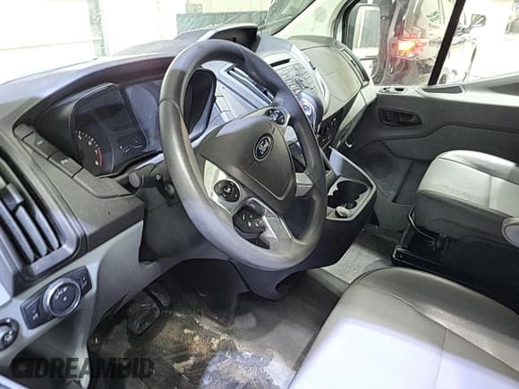 ✅ 2019 Ford Transit Cargo • VIN: 1FTYR2YM4KKA85623 • Lot: 43943597. Wystawiony na IAAI z przebiegiem 97 589 mil. Bezpłatny archiwum sprzedaży aukcyjnych z USA i szczegółowy raport historii pojazdu na DreamBid. Zdjęcie 31.