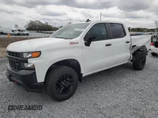 ✅ 2022 Chevrolet Silverado 1500 Custom Trail Boss • VIN: 1GCPYCEL0NZ140337 • Lot: 44514855. Wystawiony na Copart z przebiegiem 51 913 mil. Bezpłatny archiwum sprzedaży aukcyjnych z USA i szczegółowy raport historii pojazdu na DreamBid. Zdjęcie 1.