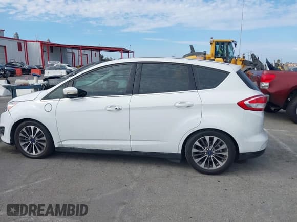 ✅ 2017 Ford C-Max Titanium • VIN: 1FADP5FU9HL108024 • Лот: 43270193. Опубликован ранее на IAAI с пробегом 101 905 миль. Бесплатный доступ к архиву аукционных продаж из США и подробный отчёт об истории автомобиля на DreamBid. Изображение 14.