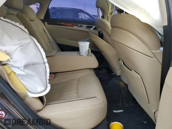 ✅ 2015 Hyundai Genesis 3.8L • VIN: KMHGN4JE5FU076182 • Lot: 78524534. Wystawiony na Copart z przebiegiem Nie podano. Bezpłatny archiwum sprzedaży aukcyjnych z USA i szczegółowy raport historii pojazdu na DreamBid. Zdjęcie 10.