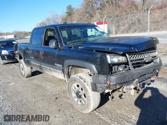 ✅ 2005 Chevrolet Silverado 2500HD LS • VIN: 1GCHK23U65F800202 • Lot: 41501212. Wystawiony na IAAI z przebiegiem 247 454 mil. Bezpłatny archiwum sprzedaży aukcyjnych z USA i szczegółowy raport historii pojazdu na DreamBid. Zdjęcie 1.