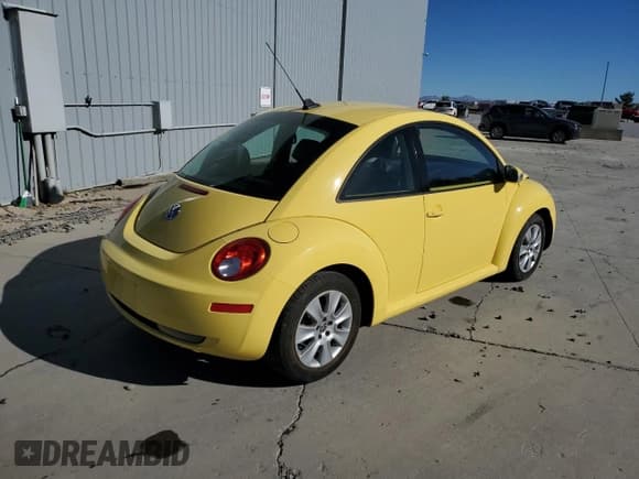 ✅ 2009 Volkswagen Beetle S • VIN: 3VWPW31C49M500483 • Лот: 90068685. Опубликован ранее на Copart с пробегом 40 502 миль. Бесплатный доступ к архиву аукционных продаж из США и подробный отчёт об истории автомобиля на DreamBid. Изображение 3.