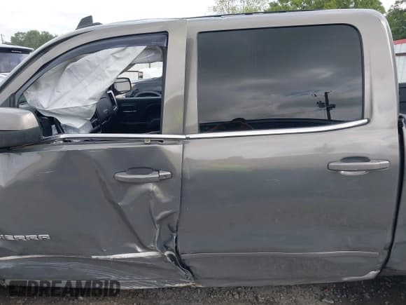 ✅ 2017 GMC Sierra 1500 SLE • VIN: 3GTP1MEC0HG230277 • Lot: 41997297. Listed on IAAI with Not provided. Free auction sales archive from the USA and detailed vehicle history report at DreamBid. Image 14.