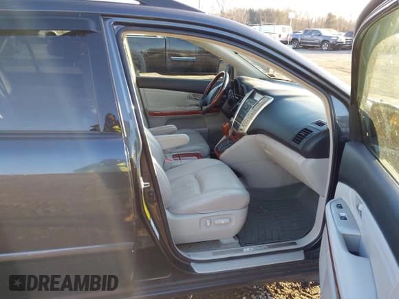 ✅ 2004 Lexus RX 330 • VIN: JTJHA31U740037276 • Lot: 43857192. Listed on IAAI with 190,497 mi. Free auction sales archive from the USA and detailed vehicle history report at DreamBid. Image 5.