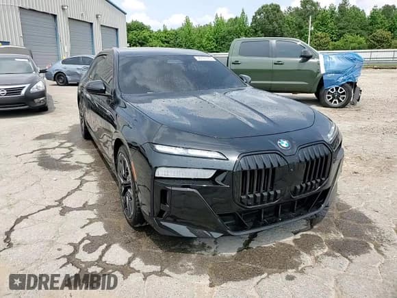 ✅ 2024 BMW 7 Series 760i xDrive • VIN: WBA33EJ02RCP63291 • Lot: 58191315. Wystawiony na Copart z przebiegiem 47 543 mil. Bezpłatny archiwum sprzedaży aukcyjnych z USA i szczegółowy raport historii pojazdu na DreamBid. Zdjęcie 13.