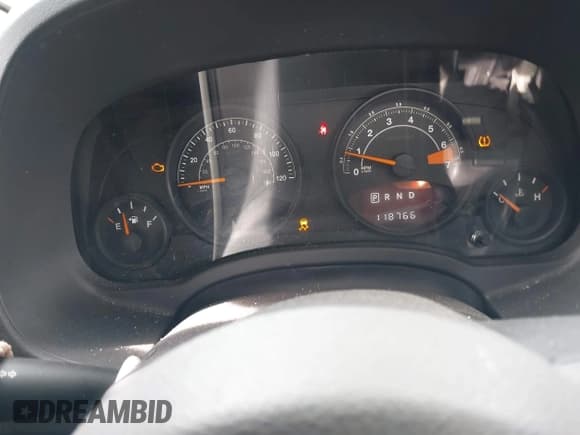 ✅ 2015 Jeep Patriot Latitude • VIN: 1C4NJPFA9FD413645 • Lot: 41633572. Wystawiony na IAAI z przebiegiem 118 766 mil. Bezpłatny archiwum sprzedaży aukcyjnych z USA i szczegółowy raport historii pojazdu na DreamBid. Zdjęcie 7.