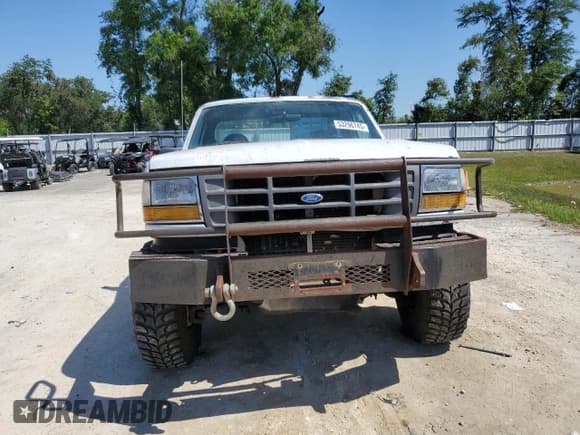 ✅ 1997 Ford F-250 • VIN: 3FTHF26F1VMA18455 • Lot: 53296745. Listed on Copart with 224,462 mi. Free auction sales archive from the USA and detailed vehicle history report at DreamBid. Image 5.