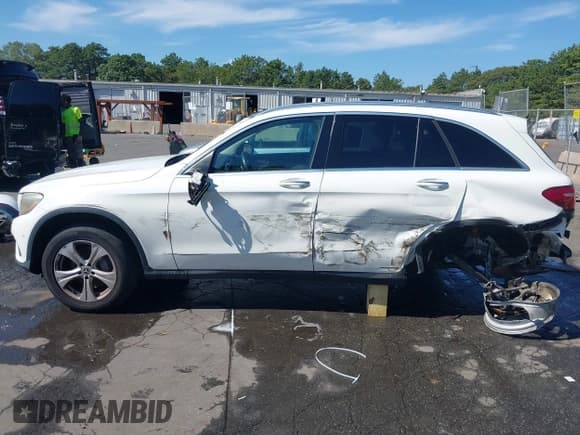 ✅ 2018 Mercedes-Benz GLC 300 • VIN: WDC0G4JB1JV050732 • Lot: 43209373. Listed on IAAI with 151,621 mi. Free auction sales archive from the USA and detailed vehicle history report at DreamBid. Image 6.