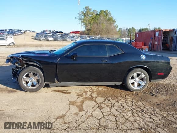 ✅ 2012 Dodge Challenger SXT • VIN: 2C3CDYAG1CH176670 • Lot: 41237080. Wystawiony na IAAI z przebiegiem 142 924 mil. Bezpłatny archiwum sprzedaży aukcyjnych z USA i szczegółowy raport historii pojazdu na DreamBid. Zdjęcie 15.