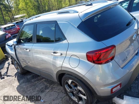 ✅ 2024 Hyundai Venue SEL • VIN: KMHRC8A30RU317543 • Lot: 41978170. Listed on IAAI with 10,372 mi. Free auction sales archive from the USA and detailed vehicle history report at DreamBid. Image 3.