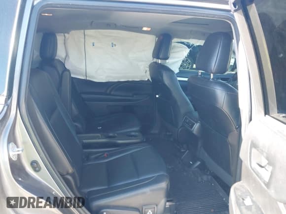 ✅ 2018 Toyota Highlander SE • VIN: 5TDJZRFH9JS836903 • Lot: 43419144. Listed on IAAI with 143,993 mi. Free auction sales archive from the USA and detailed vehicle history report at DreamBid. Image 8.