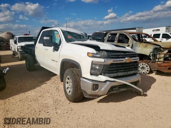 ✅ 2024 Chevrolet Silverado 2500HD • VIN: 1GB4YNEY3RF153220 • Lot: 84917505. Wystawiony na Copart z przebiegiem Nie podano. Bezpłatny archiwum sprzedaży aukcyjnych z USA i szczegółowy raport historii pojazdu na DreamBid. Zdjęcie 4.