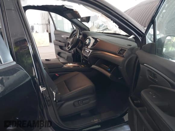 ✅ 2024 Honda Passport EX-L • VIN: 5FNYF8H5XRB006130 • Lot: 41677340. Listed on IAAI with 17,932 mi. Free auction sales archive from the USA and detailed vehicle history report at DreamBid. Image 5.