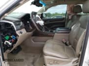 ✅ 2016 Chevrolet Suburban LT • VIN: 1GNSCHKC7GR413410 • Lot: 48401914. Wystawiony na Copart z przebiegiem 192 168 mil. Bezpłatny archiwum sprzedaży aukcyjnych z USA i szczegółowy raport historii pojazdu na DreamBid. Zdjęcie 7.