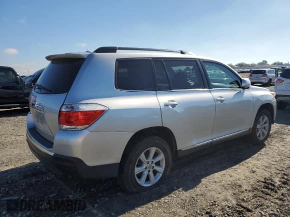 ✅ 2011 Toyota Highlander • VIN: 5TDZK3EH3BS031325 • Лот: 92128745. Опубликован ранее на Copart с пробегом 172 503 миль. Бесплатный доступ к архиву аукционных продаж из США и подробный отчёт об истории автомобиля на DreamBid. Изображение 3.